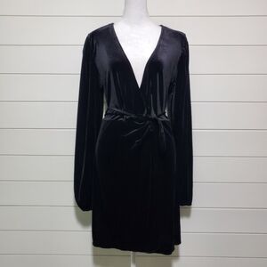 Gianni Bini Midnight Glamour Leighton Wrap Velvet Dress. Size: S‎